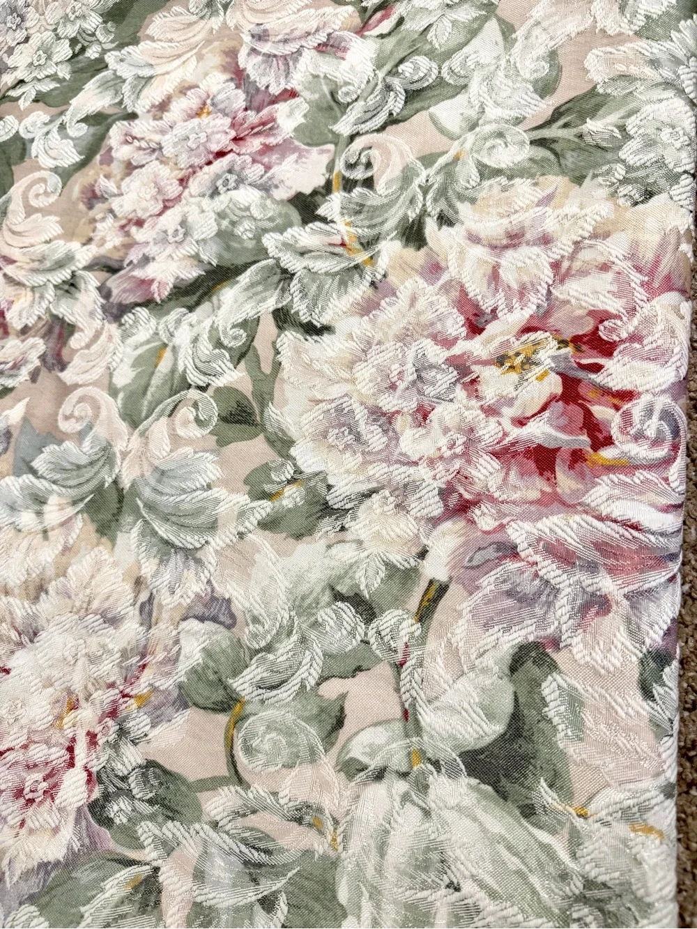 Vintage English Cottage Style Oval Tablecloth with Dusty Pink Florals
